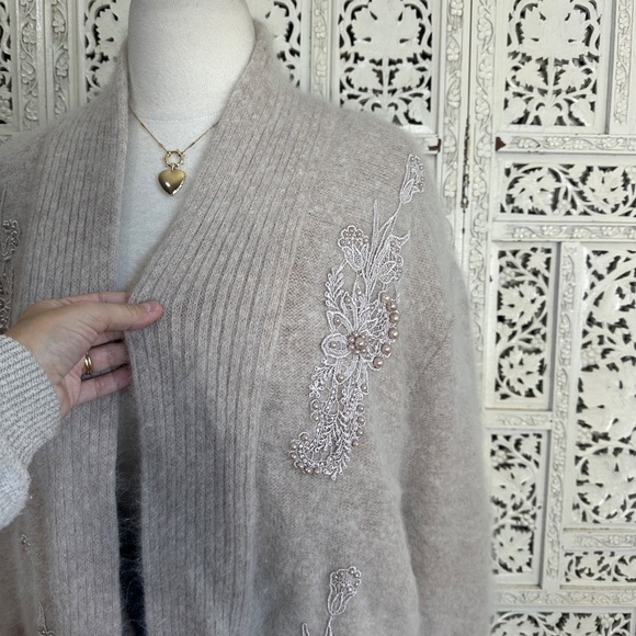 Vintage Angora Wool Blend Neutral Cream Pearl Beaded Fuzzy Oversized Cardigan - Picture 2 of 7